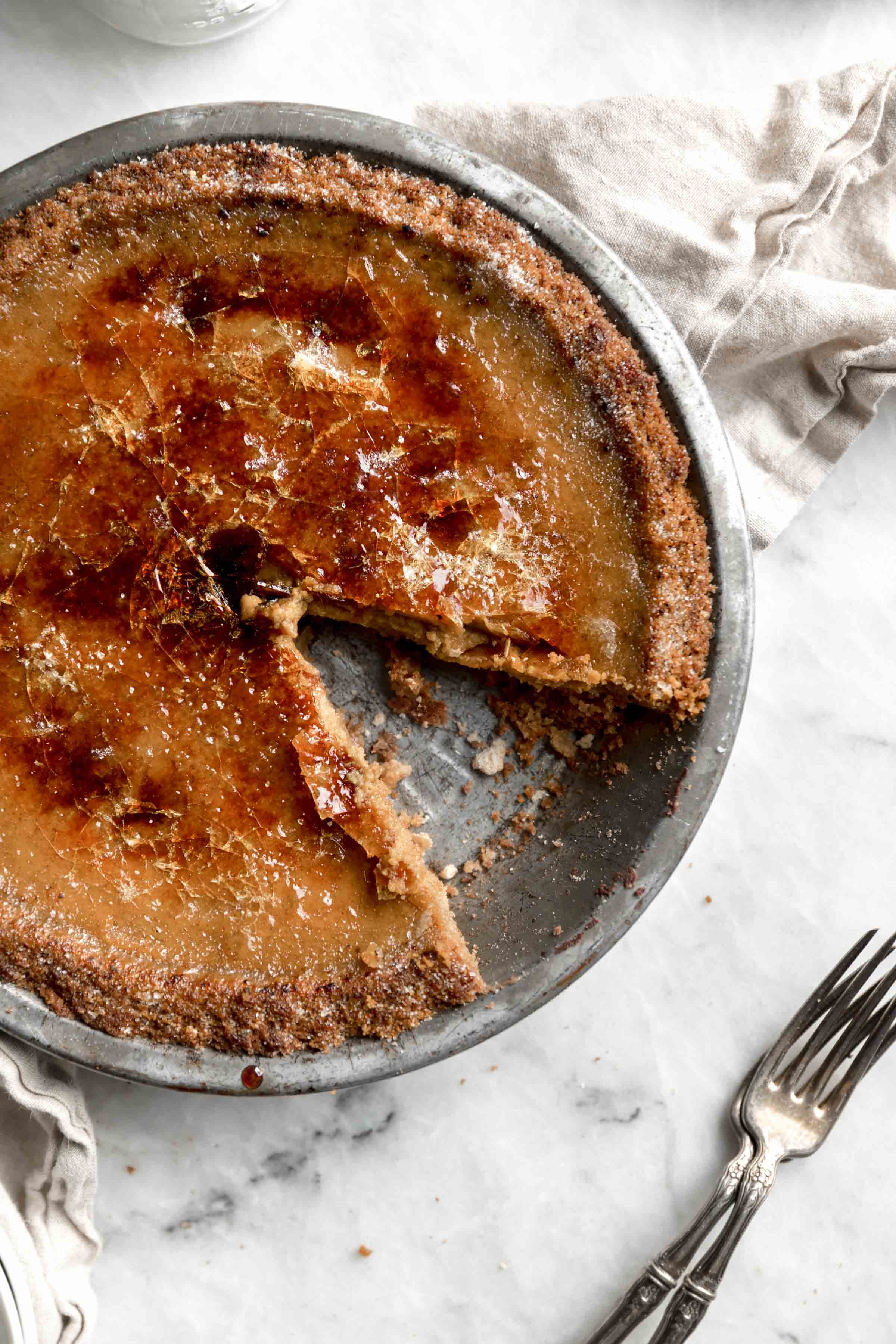 Do you like creme brûlée? Do you like pumpkin pie? Introducing new favorite dessert: Brûléed Pumpkin Pie. Creamy, crunchy, and perf for Thanksgiving!